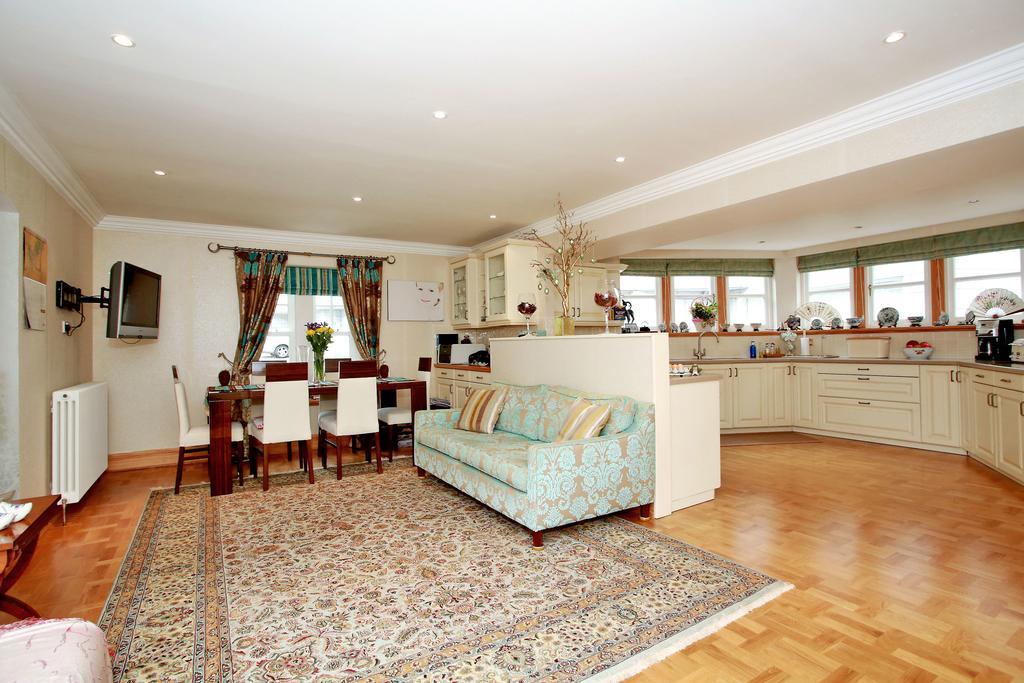 Luxury Scottish Apartment Абердин Экстерьер фото